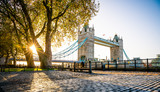 Fototapeta Londyn - Tower bridge at sunrise in autumn
