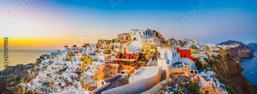 Valokuvatapetti Oia at sunset in Santorini | Greece