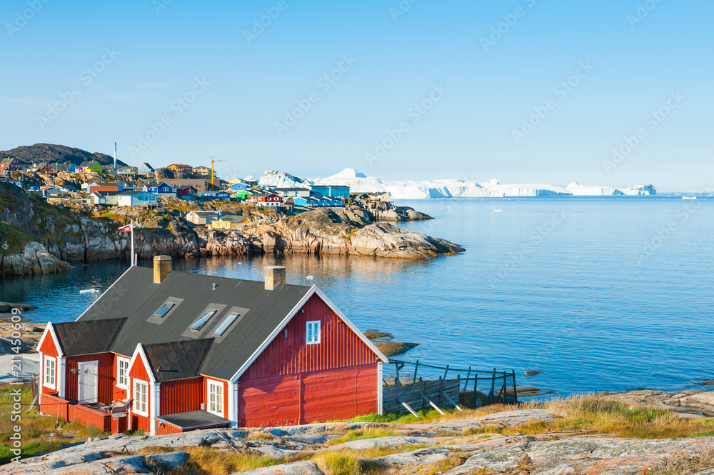 Colorful houses on the shore of Atlantic ocean in Ilulissat, western Greenland - obrazy, fototapety, plakaty 