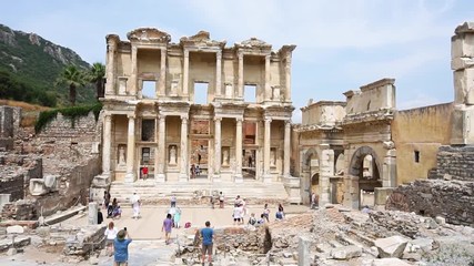 Canvas Print - EPHESUS, TURKEY - JUNE 20, 2018 : Celsus library in Ephesus ancient city ruins on cloudy sky. Ephesus famous place for tourists in Izmir for historical place.