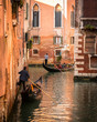 Duas gondolas em Veneza, Italia.