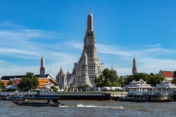 more tourist use ferry fo go wat arun ,bangkok ,thiland