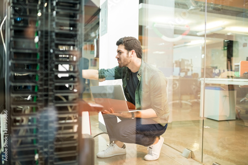 Fotografía Network administrator in server room
