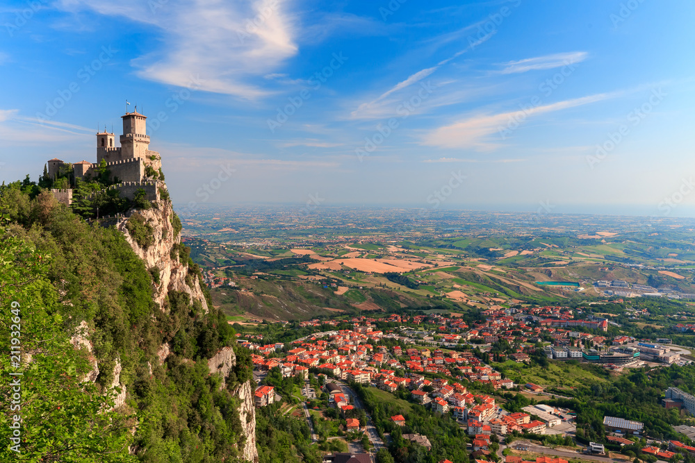 Obraz na płótnie San Marino city view. Fortress of San Marino on the rock. w salonie