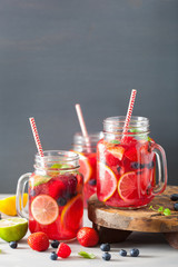 Canvas Print - summer berry lemonade with lime and mint in mason jar