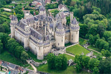 Vue Aérienne Du Château De Pierrefonds Restauré Par Viollet-le-Duc Dans L'Oise En France