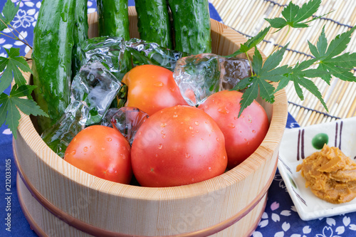 氷で冷やした夏野菜 Stock 写真 Adobe Stock 氷で冷やした夏野菜 Stock 写真 Adobe Stock
