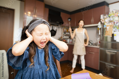 母親に叱られて耳をふさぐ女の子 Buy This Stock Photo And Explore Similar Images At Adobe Stock Adobe Stock 母親に叱られて耳をふさぐ女の子 Buy This Stock Photo And Explore Similar Images At Adobe Stock Adobe Stock