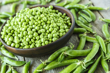 young peas peeled and in pods