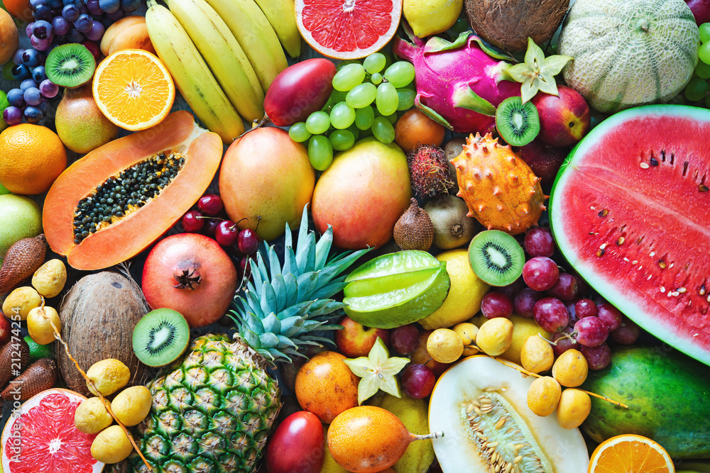 Obraz na płótnie Assortment of colorful ripe tropical fruits. Top view w salonie