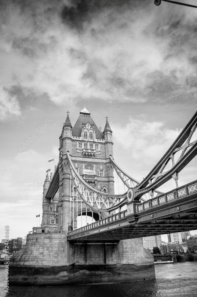mosty londynu - obrazy, fototapety, plakaty 