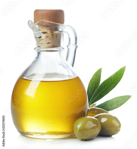 Dekoracja na wymiar  butelka-oliwy-z-oliwek-i-zielonych-oliwek-z-liscmi