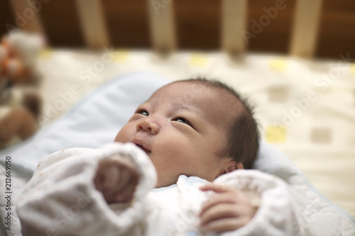 ベッドでご機嫌な赤ちゃん Adobe Stock でこのストック画像を購入して 類似の画像をさらに検索 Adobe Stock ベッドでご機嫌な赤ちゃん Adobe Stock でこのストック画像を購入して 類似の画像をさらに検索 Adobe Stock