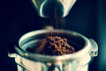 Canvas Print - Closeup of fresh grinding coffee