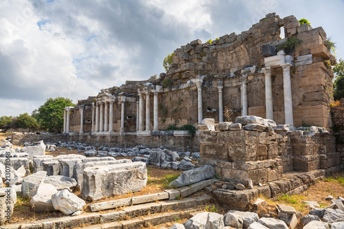 Fotografia Ruins of Nymphaion, the ancient aqueduct of Side, Turkey