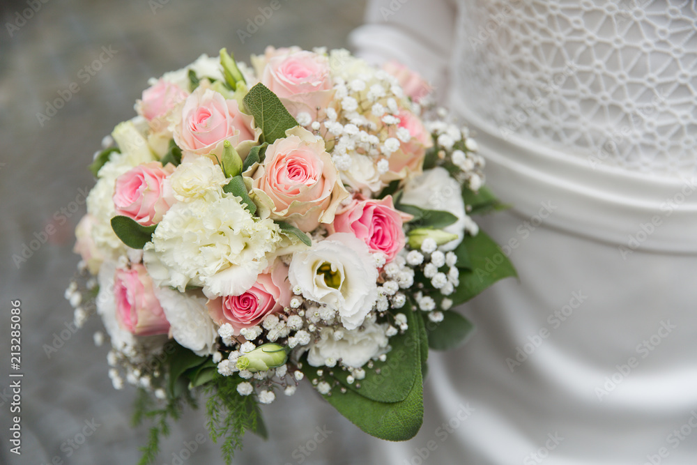 Brautstrauß bei Hochzeit beim Standesamt Stock Photo