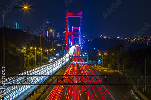 Photographie Long Exposure flowing traffic view from Istanbul during twilight