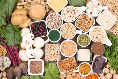 Fotomural Iron in vegan diet. Food sources of vegan iron