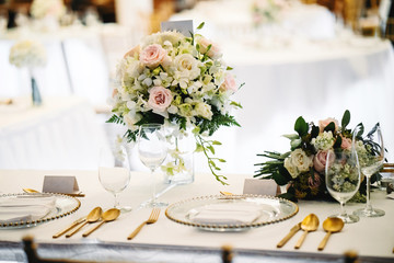 Wall Mural - The roses bouquet on the bride on table during wedding reception dinner