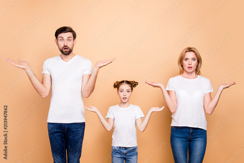 Portrait of young family bieng confused, bearded father, blonde mother and their little daughter wearing jeans and T-shirts, showing uncertain gesture with their hands - obrazy, fototapety, plakaty 