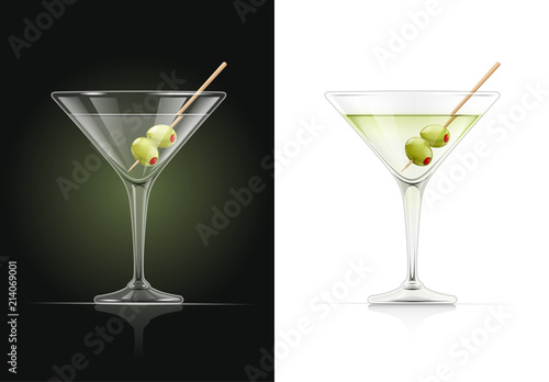 Cuadros en Lienzo Martini glass. Cocktail. Alcoholic classic drink. Dry vermouth