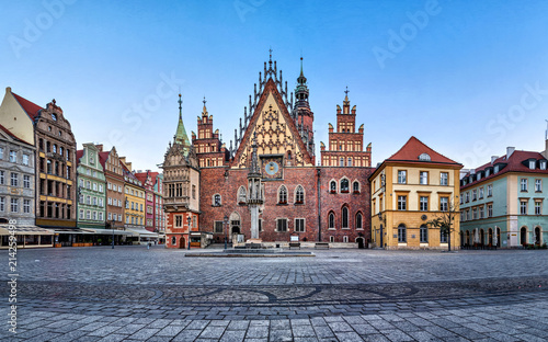 Plakat Gotycka fasada z zegarem astrinomicznym starego ratusza we Wrocławiu