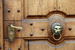 Antique Door, antike Tür mit dekorativen Beschlägen