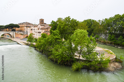 ティベリーナ島 テヴェレ川の中洲 ローマ イタリア Stock Photo Adobe Stock ティベリーナ島 テヴェレ川の中洲 ローマ イタリア Stock Photo Adobe Stock