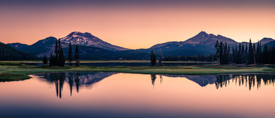 sparks lake in central oregon cascade lakes highway, a popular outdoors vacation destination
