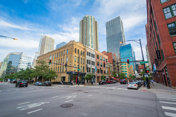 Canvas Print - The intersection of Illinois Street and Wells Street in River North, Chicago, Illinois