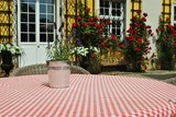 Fototapeta  - Stół w ogrodzie
