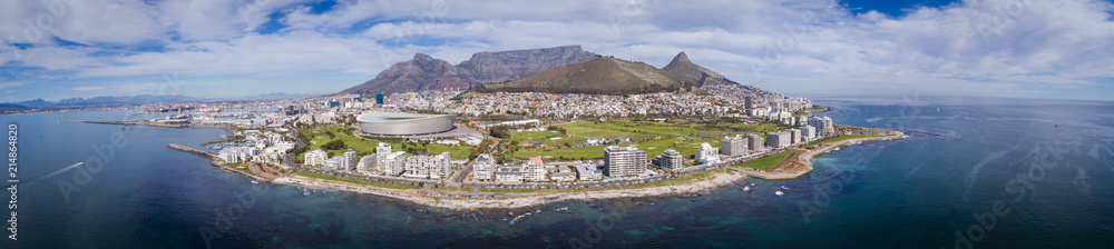 Panoramic aerial view over Cape town in south africa with Greenpoint in the foreground and Table Mountain as a backdrop - obrazy, fototapety, plakaty 