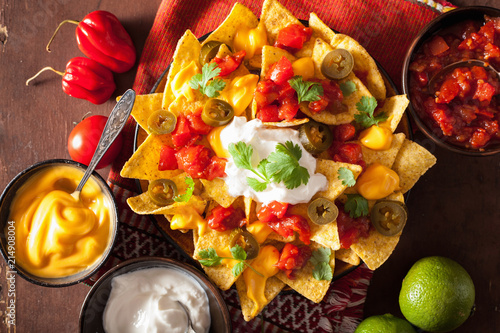 Cuadros en Lienzo nachos loaded with salsa, cheese and jalapeno