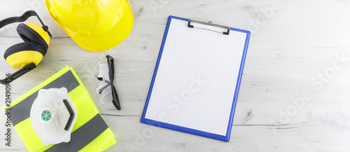 Fotografía Construction Safety Wear with Clipboard Copy Space Banner Image