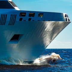 Canvas Print - White cruise liner