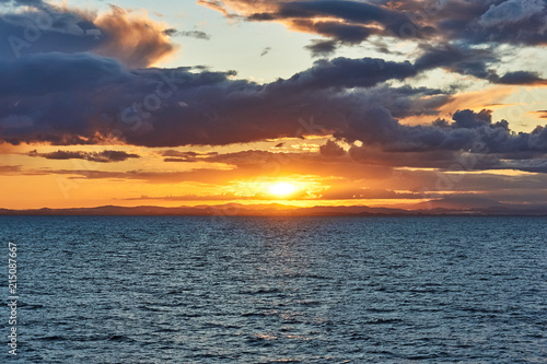 フェリー上からの日本海の朝日 Stock Photo Adobe Stock フェリー上からの日本海の朝日 Stock Photo Adobe Stock