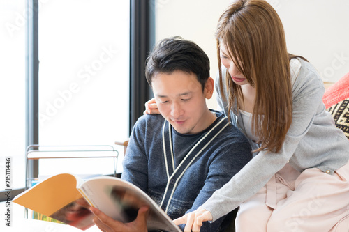 一緒に雑誌を見る仲良しのカップル Buy This Stock Photo And Explore Similar Images At Adobe Stock Adobe Stock 一緒に雑誌を見る仲良しのカップル Buy This Stock Photo And Explore Similar Images At Adobe Stock Adobe Stock