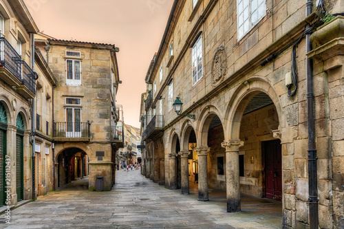 Cuadros en Lienzo View of Santiago de Compostela old town street and buildings at sunset
