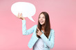 © 5second - Young girl with speech bubble on pink background