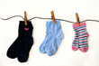 © Julia - children's colored socks of different sizes weigh on ropes, isolate on a white background
