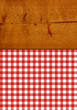 Holztextur mit rot weißer Tischdecke