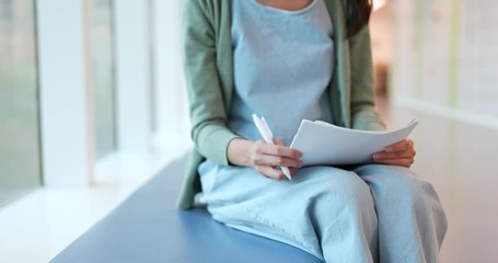 Canvas Print - Woman reading on the note at school