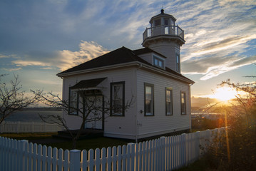 Wall Mural - Lighthouse Overlooking City of Port Townsend, Washington at Sunset. Historic Port Townsend sits on the entrance to the Puget Sound area. Victorian houses are plentiful in this old seaport town. 