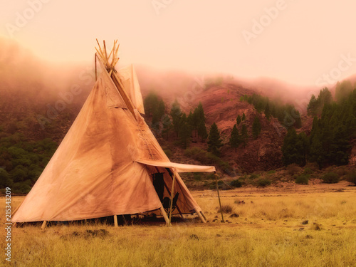Fotografía American native tent camp teepees