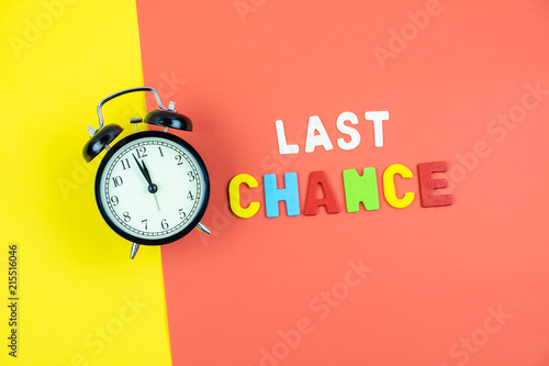 Top view of last chance wording and alarm clock on colorful background Tableau sur Toile