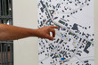 © leomalsam - The hand indicates the way on the city map