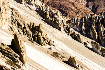 Canvas Print - Tourists are on the way to Tilicho lake (Tilicho Tal 4920 m). Annapurna Trek, Himalayas, Nepal