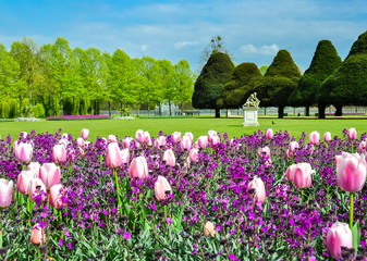 Wall Mural - Hampton Court garden in spring, London, UK