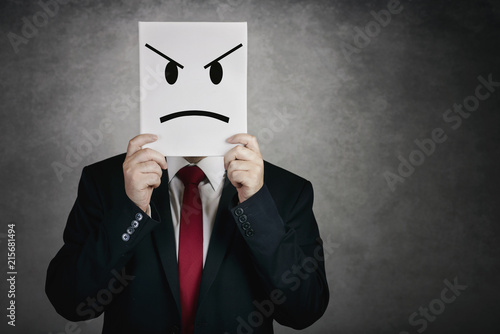 Fotomural angry man with white board on gray background