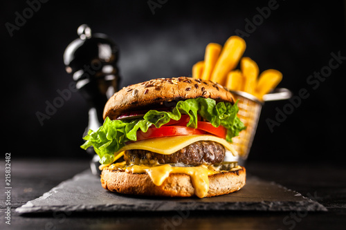 Fotografía Delicious grilled burgers